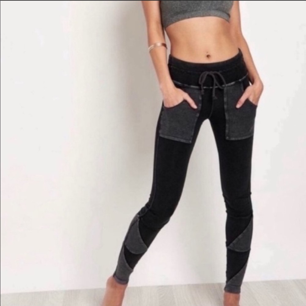 Free People Movement: Kyoto Leggings ~ Like New Condition